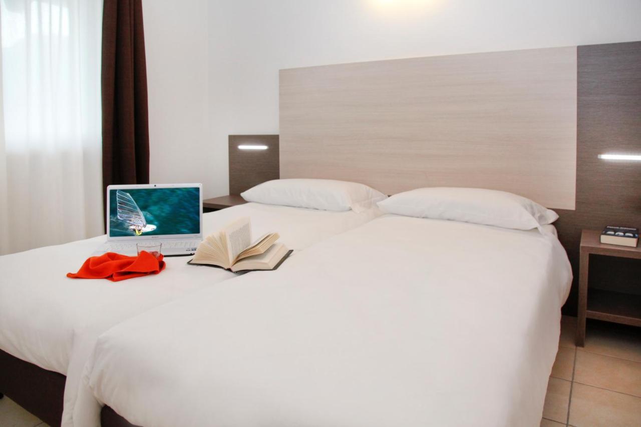 Residence Maroadi Torbole Sul Garda Quarto foto